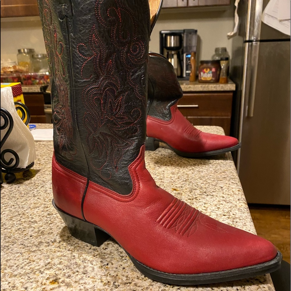 Woman’s western cowboy boots size 7